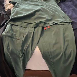 LAGO green Scrub Set - Size Medium- Jogger pants